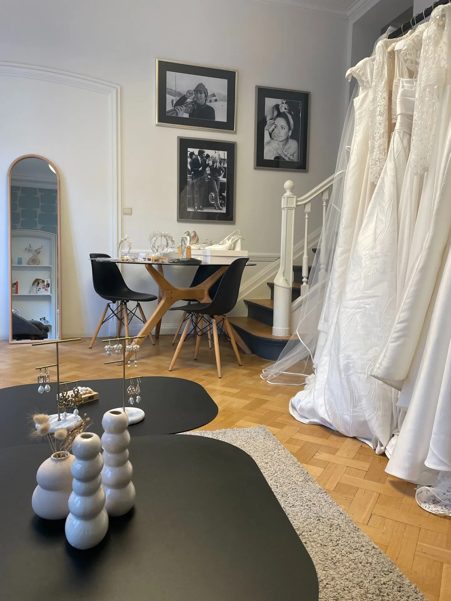 Trouwjurken in de showroom van bruidswinkel La Rosa Bianca in Brussel