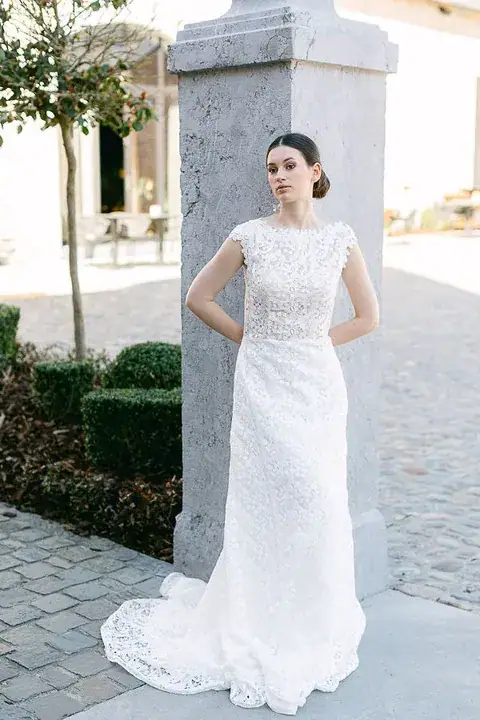 Handmade Italian wedding dress from the La Rosa Bianca collection